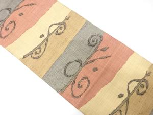 いづくら製　横段に花唐草模様織り出し　名古屋帯